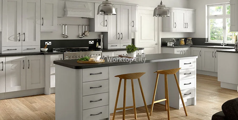 Buckingham Wood Grain Shaker Dove Grey- Replacement Kitchen Doors SAMPLE PRODUCTS - Image 2