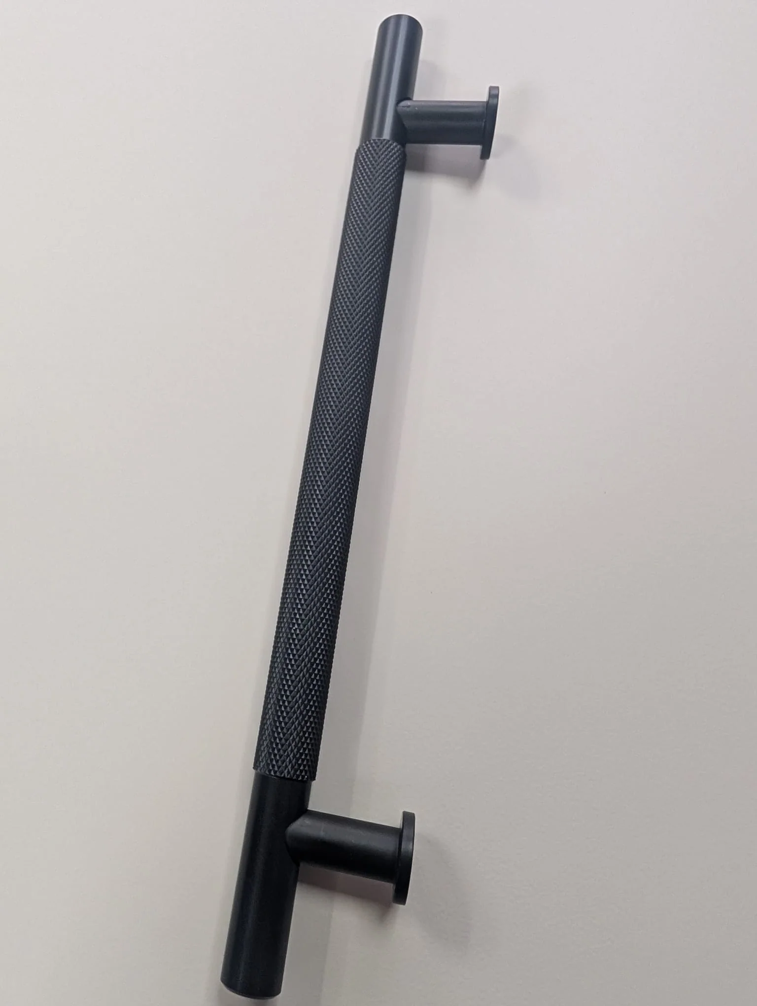 Ellis Knurled T-Bar Kitchen/Bedroom Door Handle Matt Black - Image 4