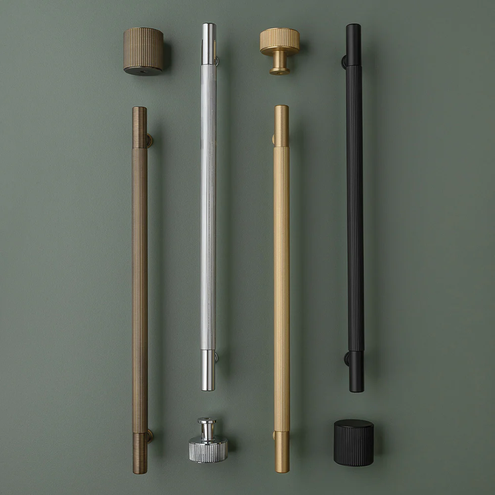 Linea Round Post Knob Kitchen/Bedroom Door Handle Matt Black - Image 3