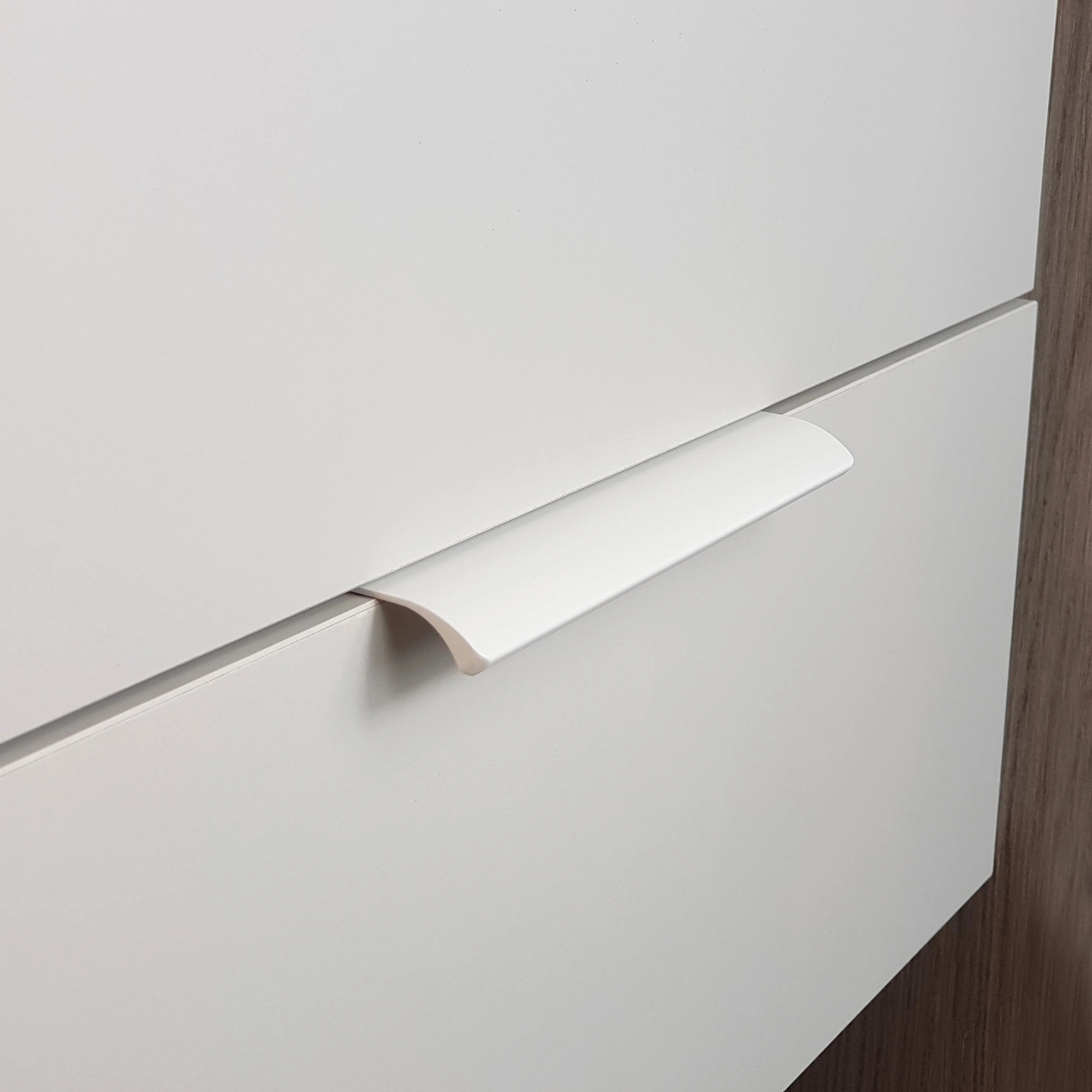 M4TEC Alva White Bar Pull Handle – Modern Aluminium Cabinet, Drawer & Cupboard Door Pull (VD3) - Image 2